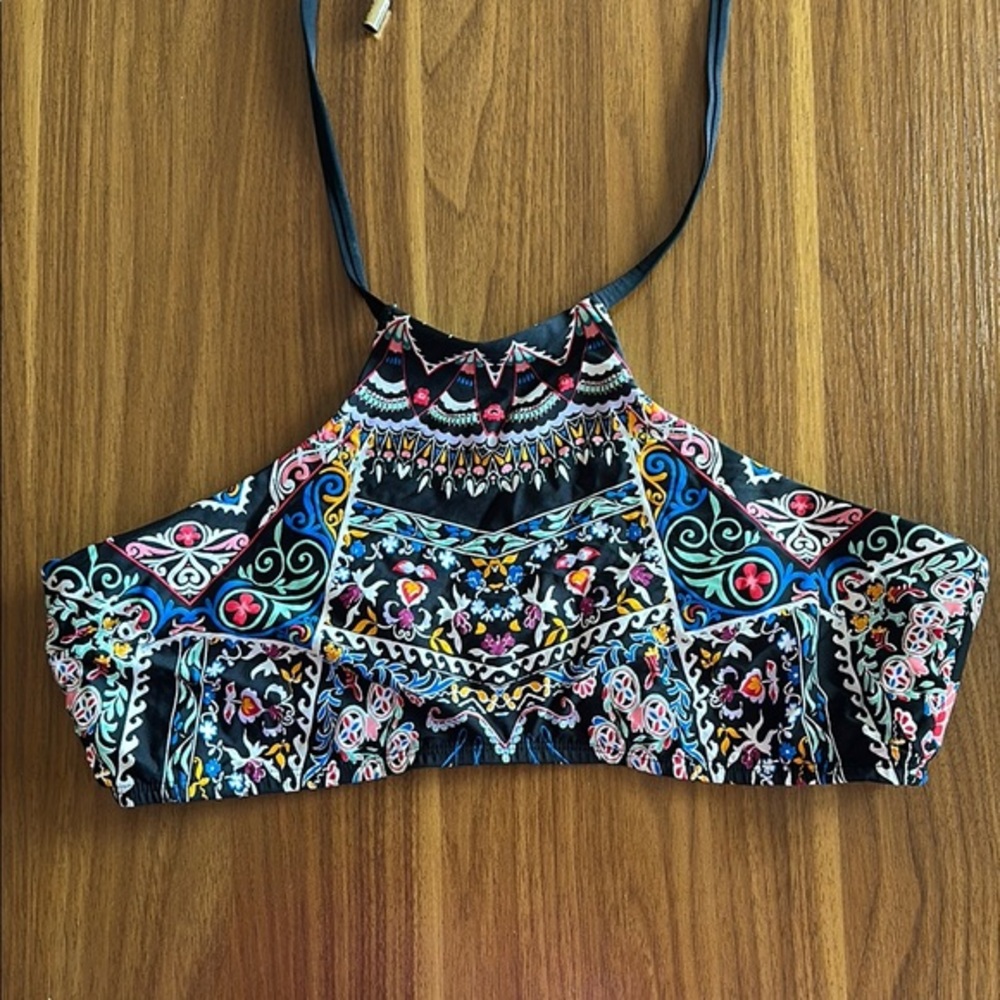 NWOT Laundry by Shelli Segal Halter Neck Top - Multicolor Beautiful Pattern 🧜‍♀️